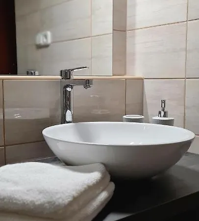 Hillside Garden Apartman דירה